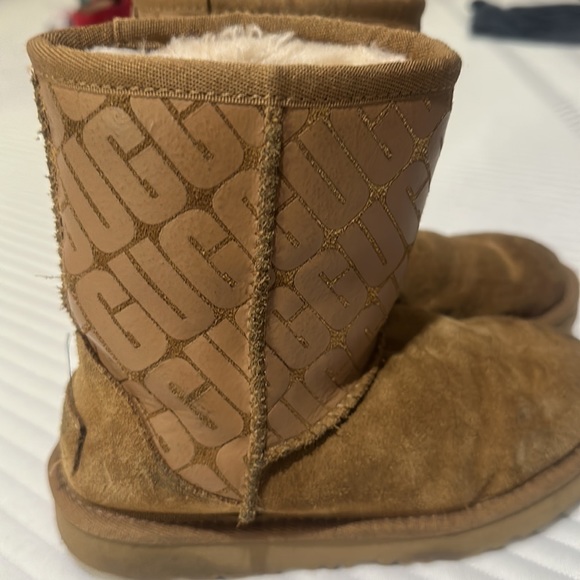 Girls brown UGG boots - Picture 3 of 5